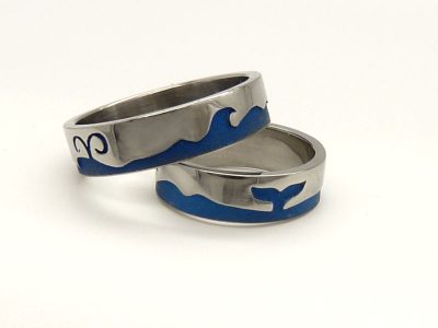 Titán karikagyűrű bálnákkal, hullámokkal