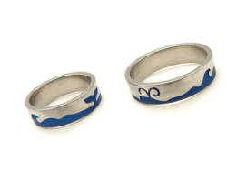 Titán karikagyűrű bálnákkal, hullámokkal