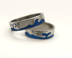 Titán karikagyűrű bálnákkal, hullámokkal